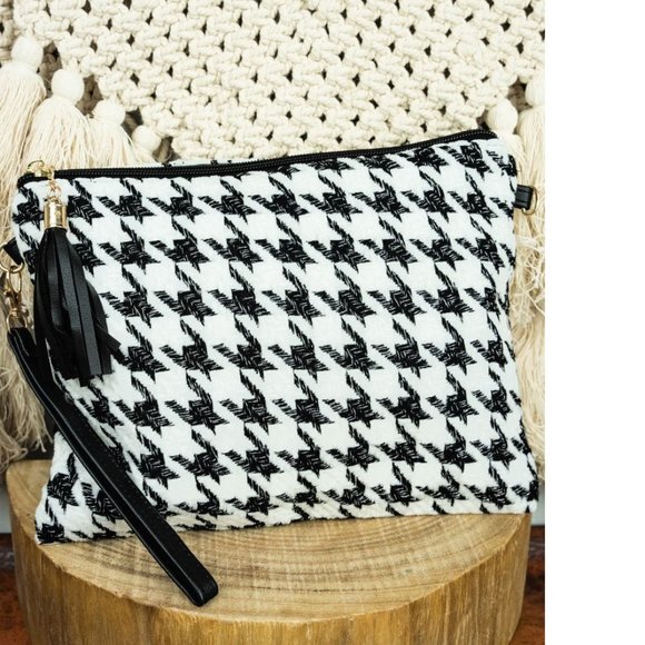One Blessed Nana Handbags - NWT  BOUTIQUE  HOUNDSTOOTH  TASSEL CROSSBODY CLUTCH    5*****STAR RATED